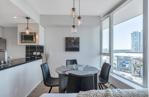 Gastown Condominio | Vancouver Bright - 1BR Condo at Central Location
