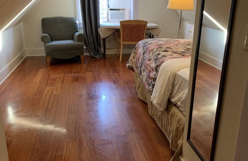 Mount Pleasant Casa | vancouver guest house