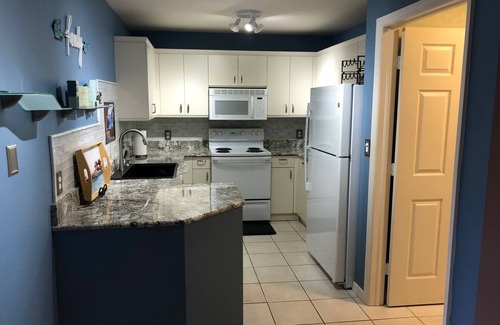 Vanderbilt Beach Condominio | Vanderbilt Beach less than a mile! Dog friendly, Tropical Paradise! 3br & WiFi!