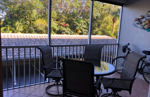 Vanderbilt Beach Condominio | Vanderbilt Beach less than a mile! Dog friendly, Tropical Paradise! 3br & WiFi!