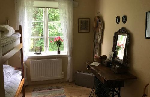 Knatte Casa | Vandrarhemmet Årås Säteri och Trädgårdar