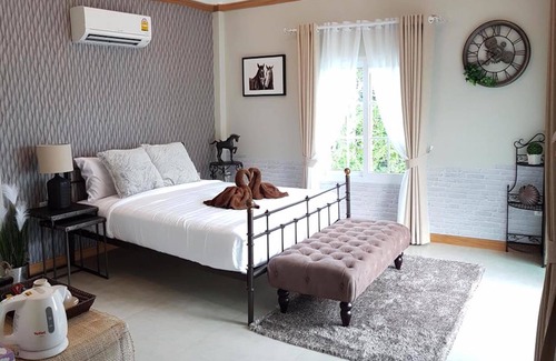 Sattahip Casa | Vanida Antique Home