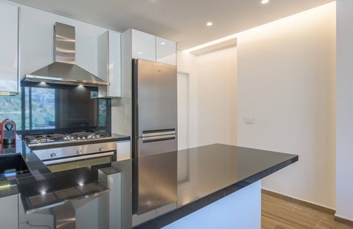Kfardebian Apartamento | Vantage - 2 BR Apt. by "The Valley" in Kfardebian