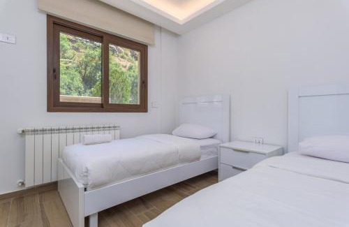 Kfardebian Apartamento | Vantage - 2 BR Apt by The Valley in Kfardebian