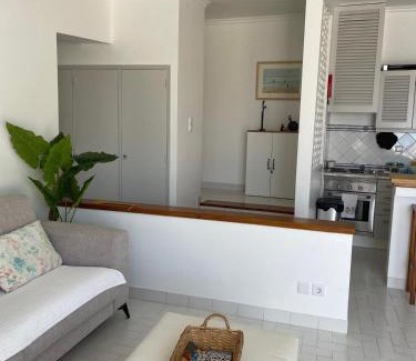 Olhos D'Agua Apartamento | Varanda para o Mar