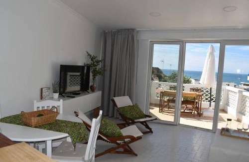 Olhos D'Agua Apartamento | Varanda para o Mar