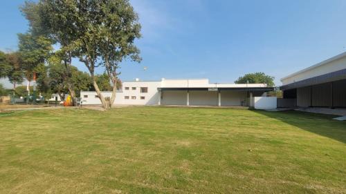Greater Noida Complejo | Vardha Greens Resort