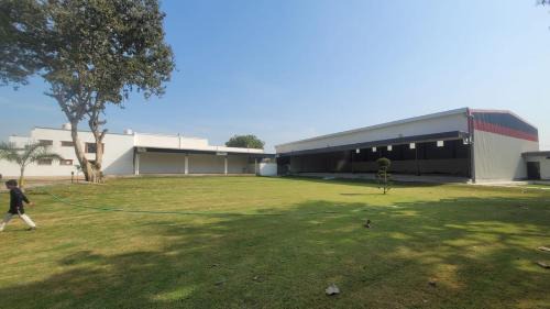 Greater Noida Complejo | Vardha Greens Resort