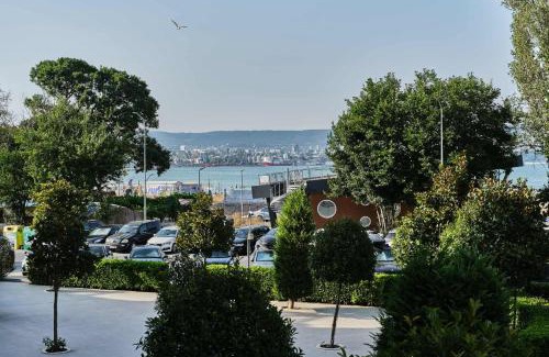 Varna Apartamento | Varna South Bay - Monk Apartment