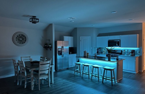 Lake Charles Casa | Varona's Sunshine : Relaxing Home with Hot tub