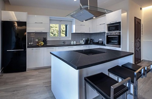 Vassilatika Apartamento | Vasilakis Estate - Pool Daze Holiday Home