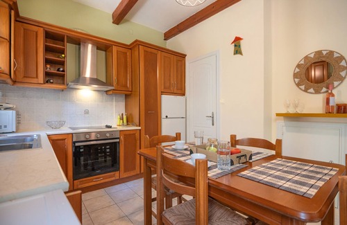 Old Town Apartamento | Vasiliki House: Corfu Town Apartment Next to amenities