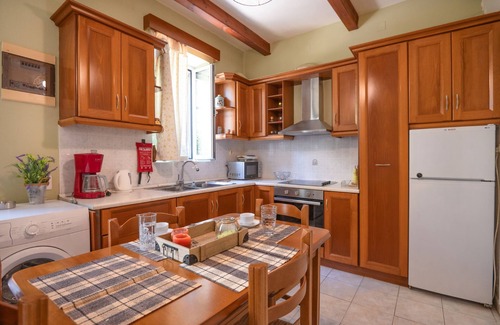Old Town Apartamento | Vasiliki House: Corfu Town Apartment Next to amenities