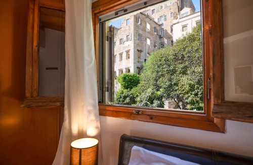 Old Town Apartamento | Vasiliki House: Corfu Town Apartment Next to amenities