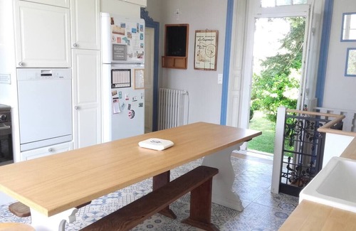 Longeville-sur-Mer Casa | Vast 8/9 bedroom maison de maitre with swimming pool near beaches
