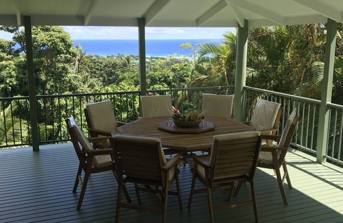 Nikao Tapere Casa | Gran casa familiar, tranquila ubicación en la ladera con vistas al Pacífico