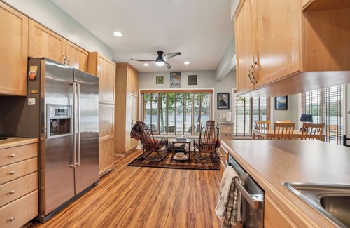 Curtis Township Casa | Vaughn Lake Escape: Autumn Colors & Tranquil Waters – Your Fall Retreat Awaits!