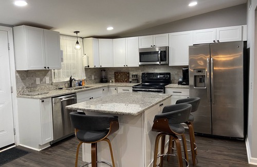 Clemson Casa | Vaulted Ceilings & Accent Windows--1 mile from CU