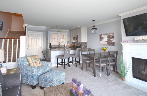Boyne City Condominio | 1BR condominio frente al mar en el hermoso lago Charlevoix en Boyne City!