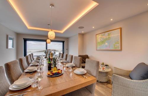 Deal Casa | Vause at Sea