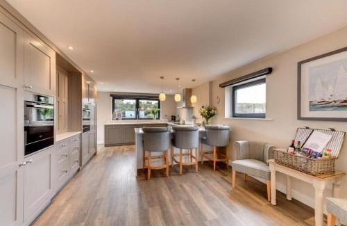 Deal Casa | Vause at Sea