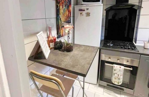 Oval Casa | Vauxhall Central Room 1