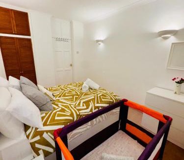 Prince's Apartamento | Vauxhall, river Thames, Big Ben Retreat, Central London family Stay