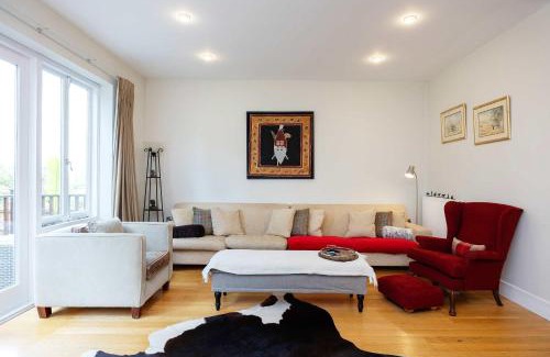 West Hill Casa | Veeve - Ace Delights