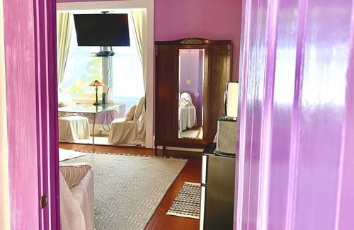 Hawi Cama Y Desayuno | Vegan Palace Suite @ Aloha Boutique Hotel / Alchohol-free, smoke-free