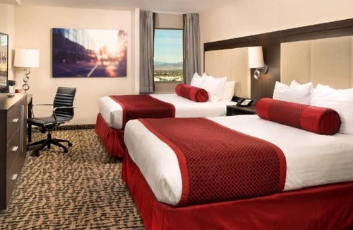 Gateway District Casa | Vegas Adventure! 2 Spacious Units, Pool, Game Room, Near Lake of Dreams