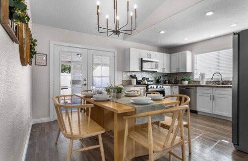North Las Vegas Casa | Vegas Getaway Haven 4 BD w/Movie Room