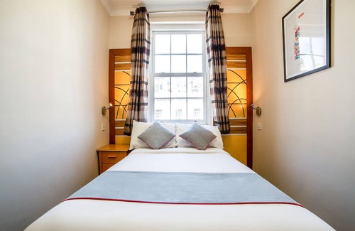 Warwick Hotel | Vegas Hotel