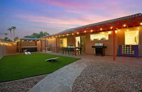 North Las Vegas Casa | Vegas Trip 5BD Home: Spa, Arcades, and More!