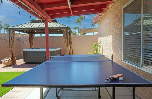 North Las Vegas Casa | Vegas Trip 5BD Home: Spa, Arcades, and More!