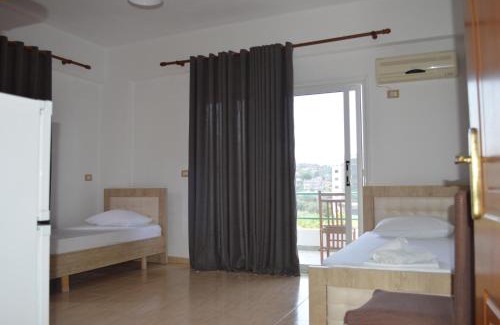 Himare Cama Y Desayuno | Velco BB Himara