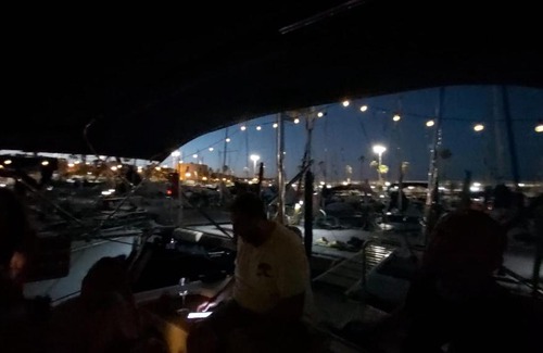 La Vila Olimpica del Poblenou Alquiler De Eote | Velero con opción de salida