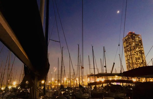 La Vila Olimpica del Poblenou Alquiler De Eote | Velero con opción de salida