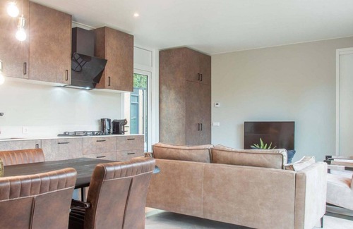 Beekbergen-Zuid Chalet De Esquí | ✓ Veluwehoeve at Recreatiepark Beekbergen ✓ Holiday home for 4 persons ✓ Located in Beekbergen (Gelderland) ✓ Holiday park on the Veluwe ✓ Book directly through the park