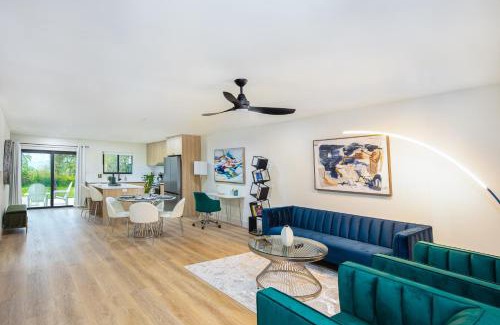 East Naples Casa | Velvet Bloom unique location 3mil to Downtown