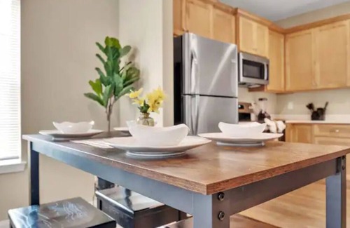 Gastonia Casa | VELVET CHIC 2 bed/1 bath - Near FUSE and Downtown