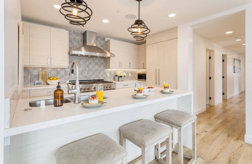 Santa Ana Heights Casa | Velvet Sand I by AvantStay | Steps to Newport Beach w/ Outdoor Kitchen & Hot Tub