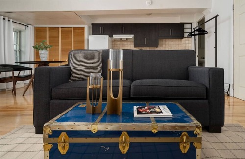 Milton Park Apartamento | Velvet & Stone Studio –Nestled in the Heart of MTL