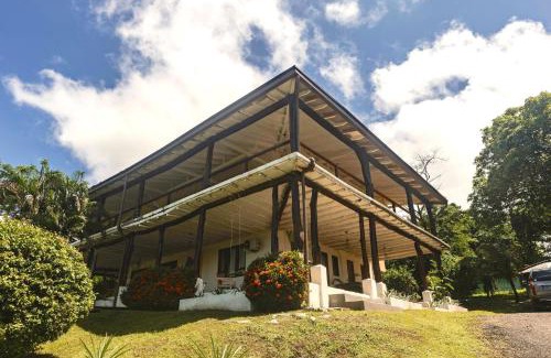 Las Escobas del Venado Cabina | Venao Surf Lodge