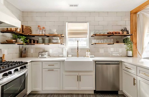 Charlotte Casa | Venetian: Barrell Sauna, Hot Tub, Cold Plunge, Red Light Therapy & more