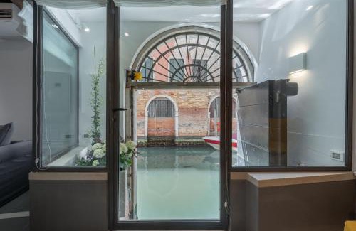 Castello Apartamento | Venetian Canal View