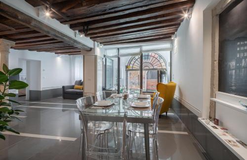 Castello Apartamento | Venetian Canal View