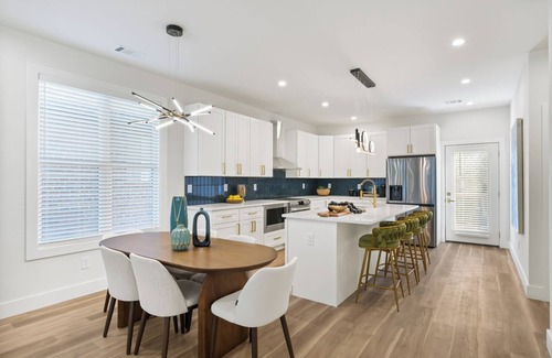 Atlanta Casa | Venetian Haus- Luxurious 5 bd 3ba New Construction near golf & major attractions