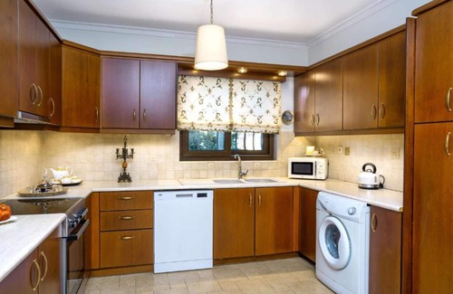 Alonia Casa | Venetian Hill House-Venetian Hill House