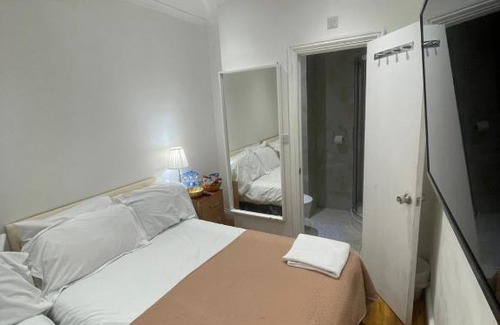 Queen's Gate Hotel | Venetian Hotel