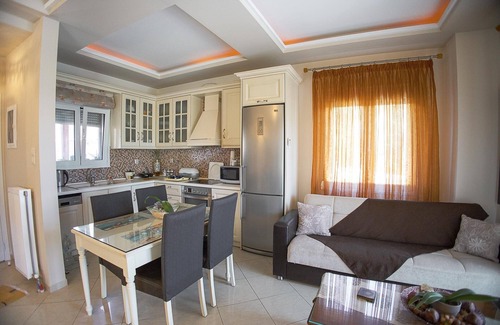 Volos Casa | Venia House Marathos